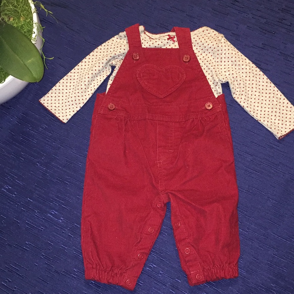 Carter’s 👶🏻🎀 Newborn overall shirt set
